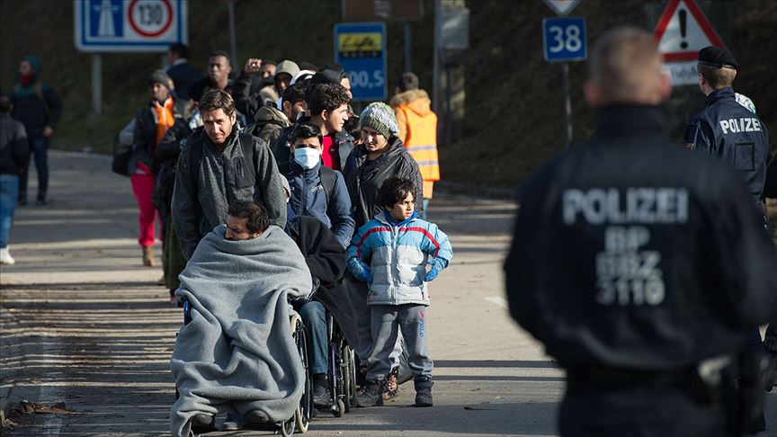 Almanya da sığınmacılara karşı geçen yıl 2 bin suç işlendi