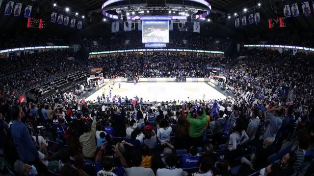 Anadolu Efes-Fenerbahçe Beko maçında seyirci rekoru kırıldı