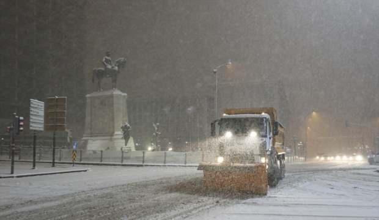 Ankara da yoğun kar! Şehir beyaza büründü!
