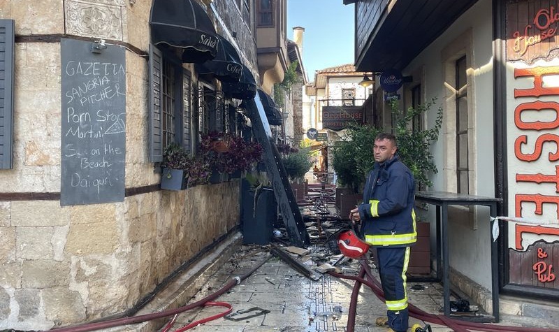 Antalya da butik otelde yangın faciası! 2 turist hayatını kaybetti