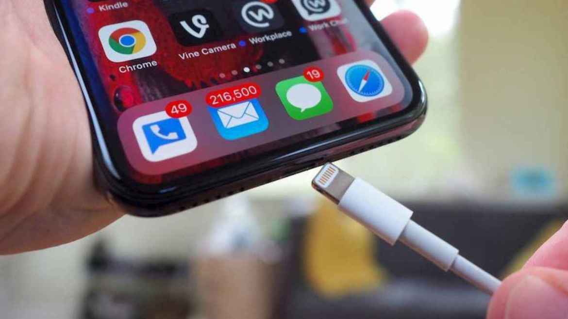 Apple, iPhone daki şarj portunu kaldırabilir