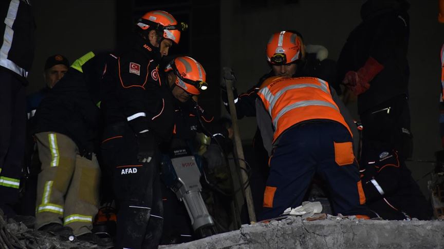 Türkiye den Arnavutluk a gelen arama kurtarma ekipleri çalışmalara başladı