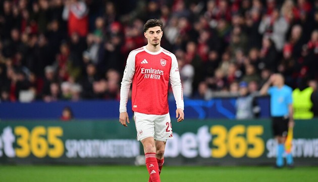 Arsenal b�y�k yara ald�