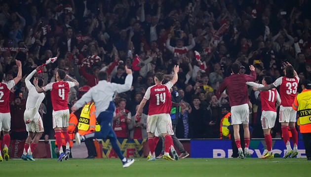 Arsenal �ampiyonlu�a �ok yak�n