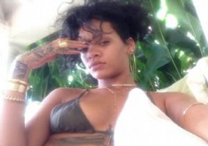 Rihanna da Soğuktan Kaçtı!