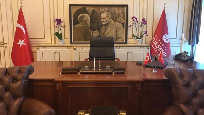 Atatürk tablosu eski yerinde