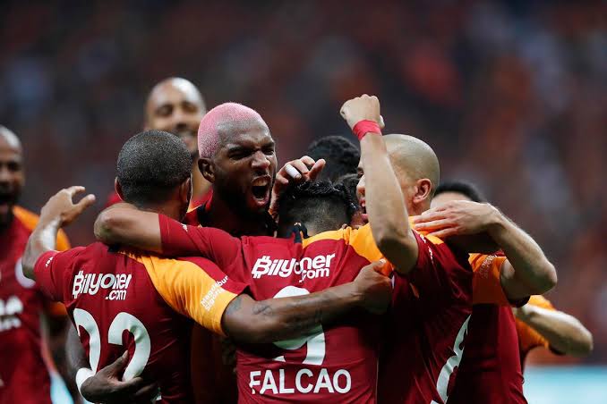 Galatasaray da beklenmedik ayrılık