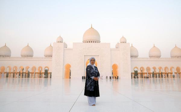 Emine Erdoğan, BAE’de Şeyh Zayed Camisi’ni ziyaret etti
