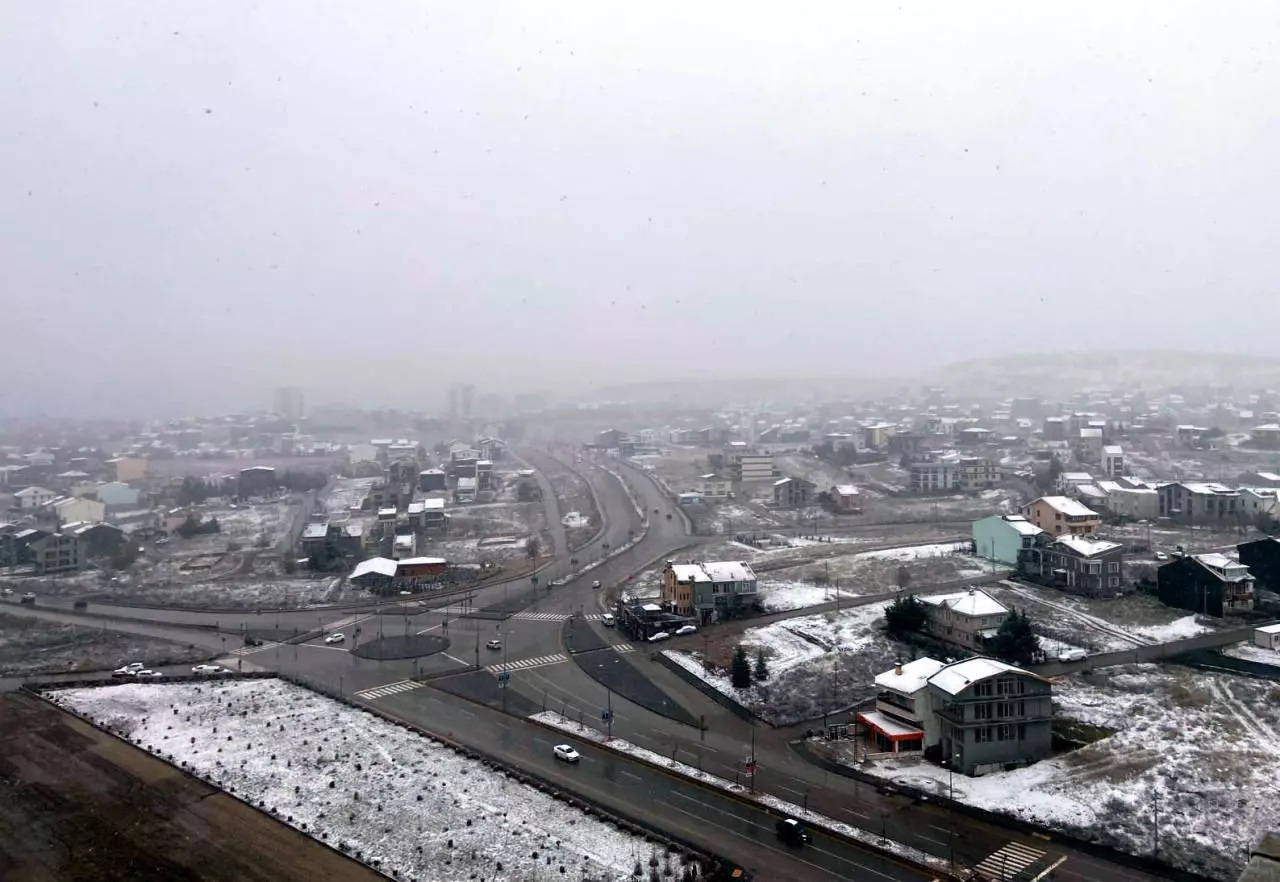 Ankara da kar yağışı etkisini artırıyor