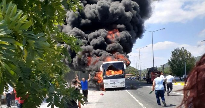 Yolcu otobüsü alev aldı: 5 ölü