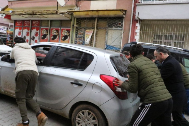 Kırıkkale Belediye Başkanı araba itti