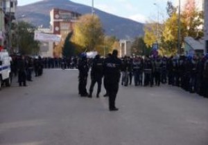 Başbakan Davutoğlu Tunceli de protesto edildi!