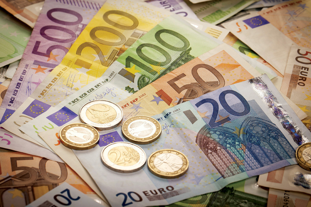 Euro bir kez daha zirveyi yeniledi