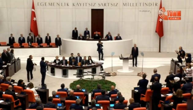 Erdoğan Genel Kurul'a girince CHP ve HDP masaları ayağa kalkmadı