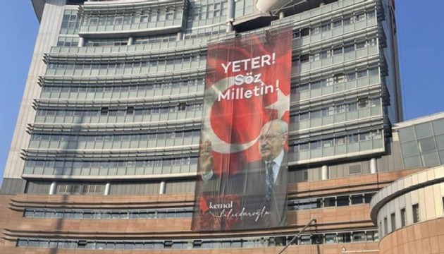 CHP binasına dev afiş: Yeter! Söz milletin!