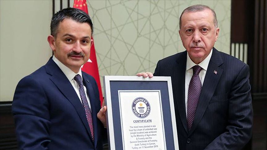 En fazla fidan dikme rekoru  belgesi Cumhurbaşkanı Erdoğan a takdim edildi