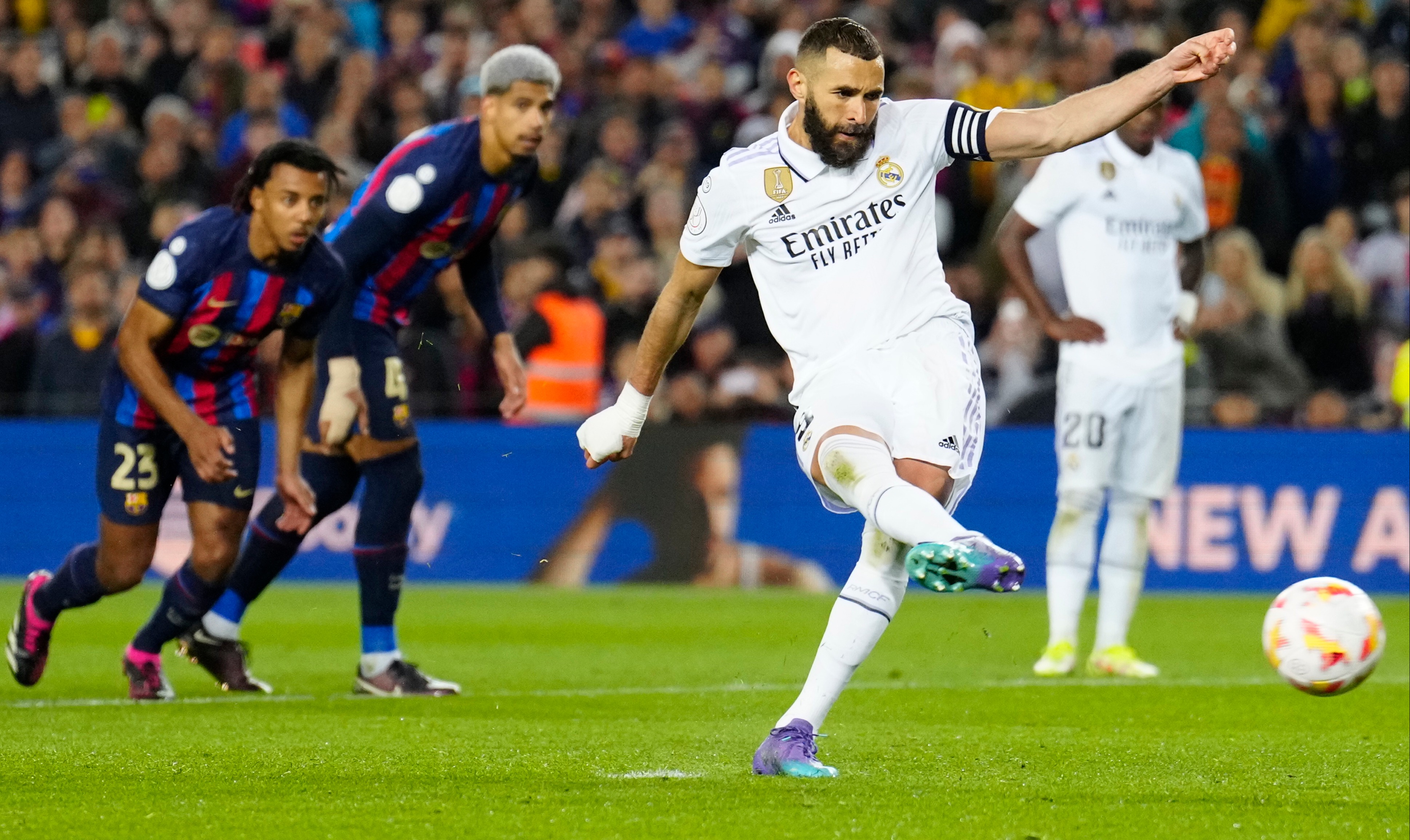 Real Madrid in kaptanı Benzema transferde kararını verdi