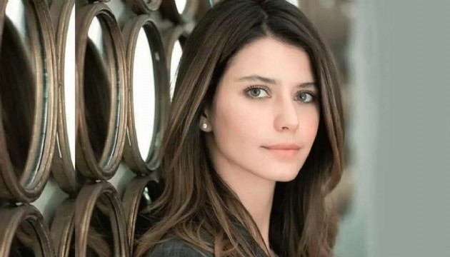 Beren Saat 12 yln ardndan beyaz perdeye dnyor