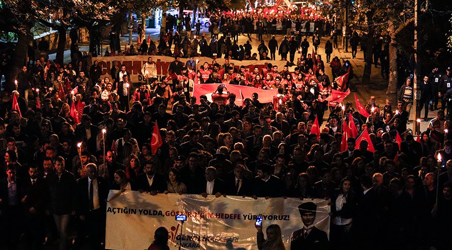 Binlerce kişi Atatürk e yürüdü!