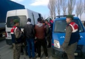 Bir minibüste 41 kaçak göçmen yakalandı!