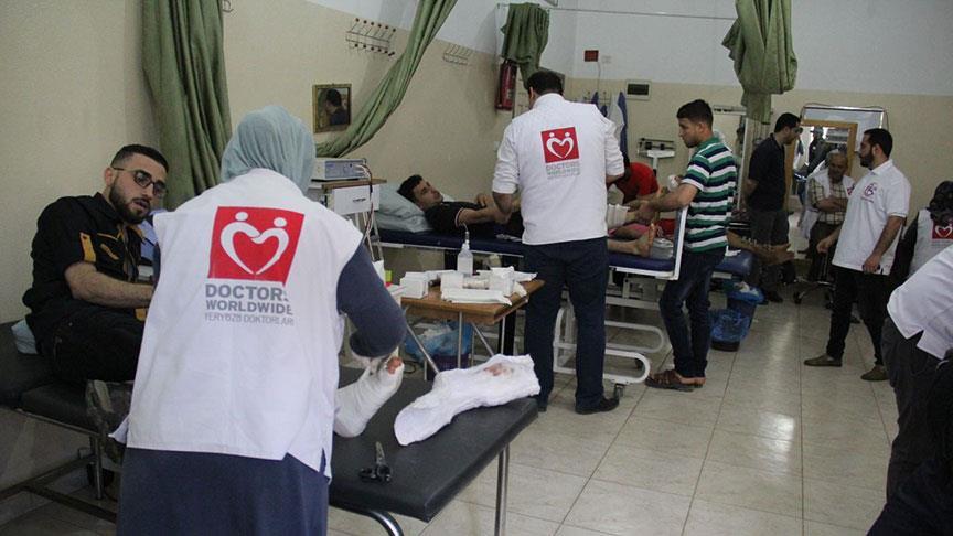 Doktorlar Gazze  de Filistinlilere yardım ediyor