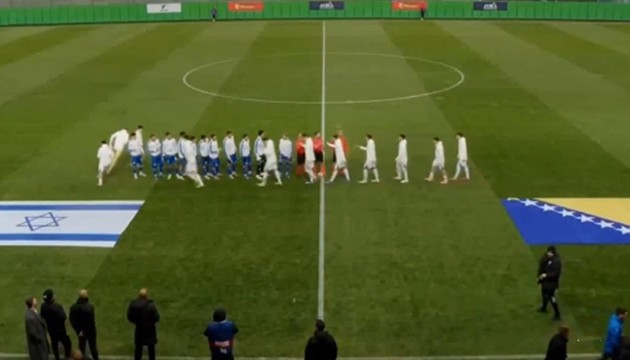 Futbolcular �srailli rakiplerini protesto etti