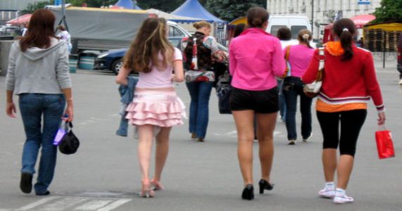 Kız öğrencilere seksi kıyafet yasağı
