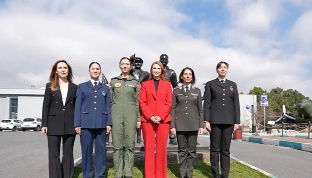 TSK'n�n kad�n kahramanlar�ndan tv100 ekranlar�nda anlaml� mesaj