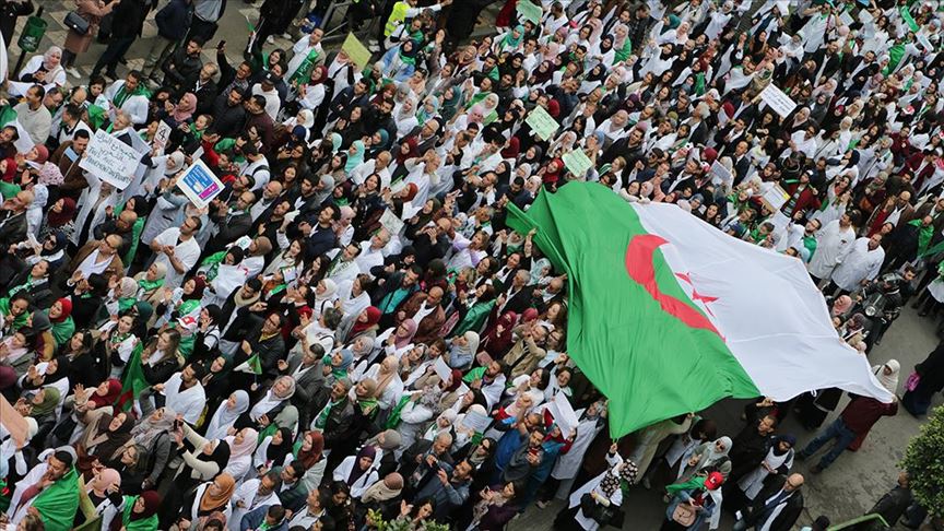 Cezayir de Buteflika karşıtı gösteriler devam ediyor