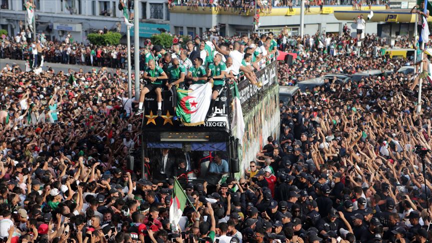 Cezayir Milli Takımı na çoşkulu karşılama