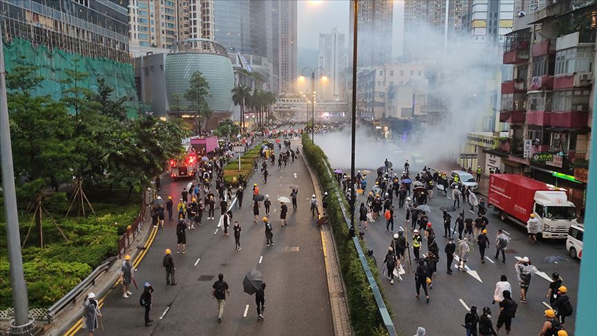 Çinli askerler Hong Kong a girdi