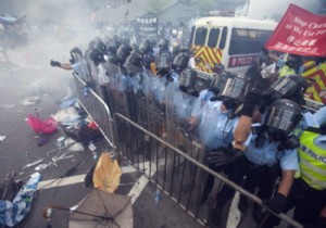 Hong Kong da 116 gösterici gözaltına alındı!