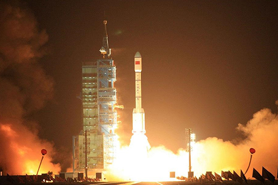Çin, yeni uydu grubunu uzaya fırlattı!