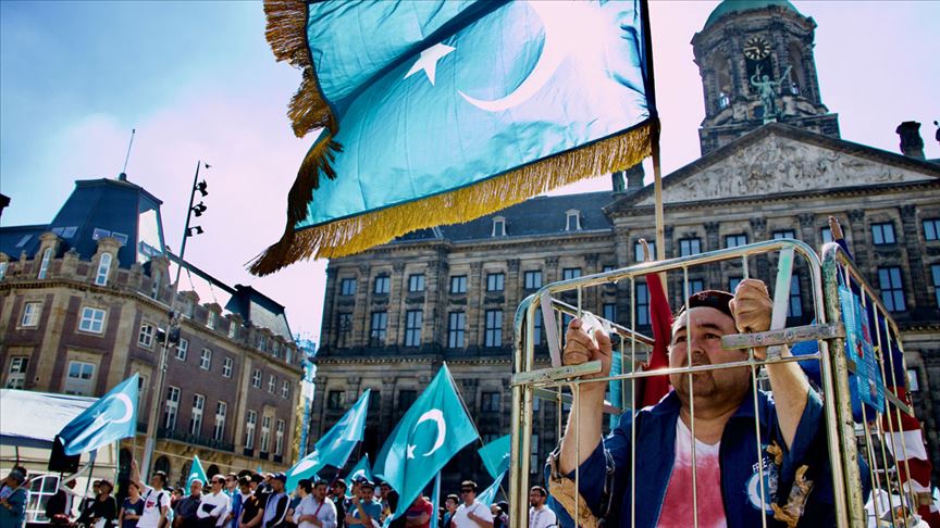 Uygur Türkleri Hollanda da Çin i protesto etti