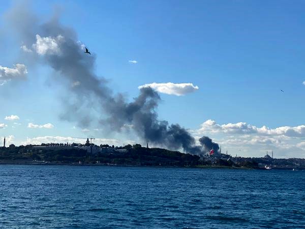 İstanbul da korkutan yangın
