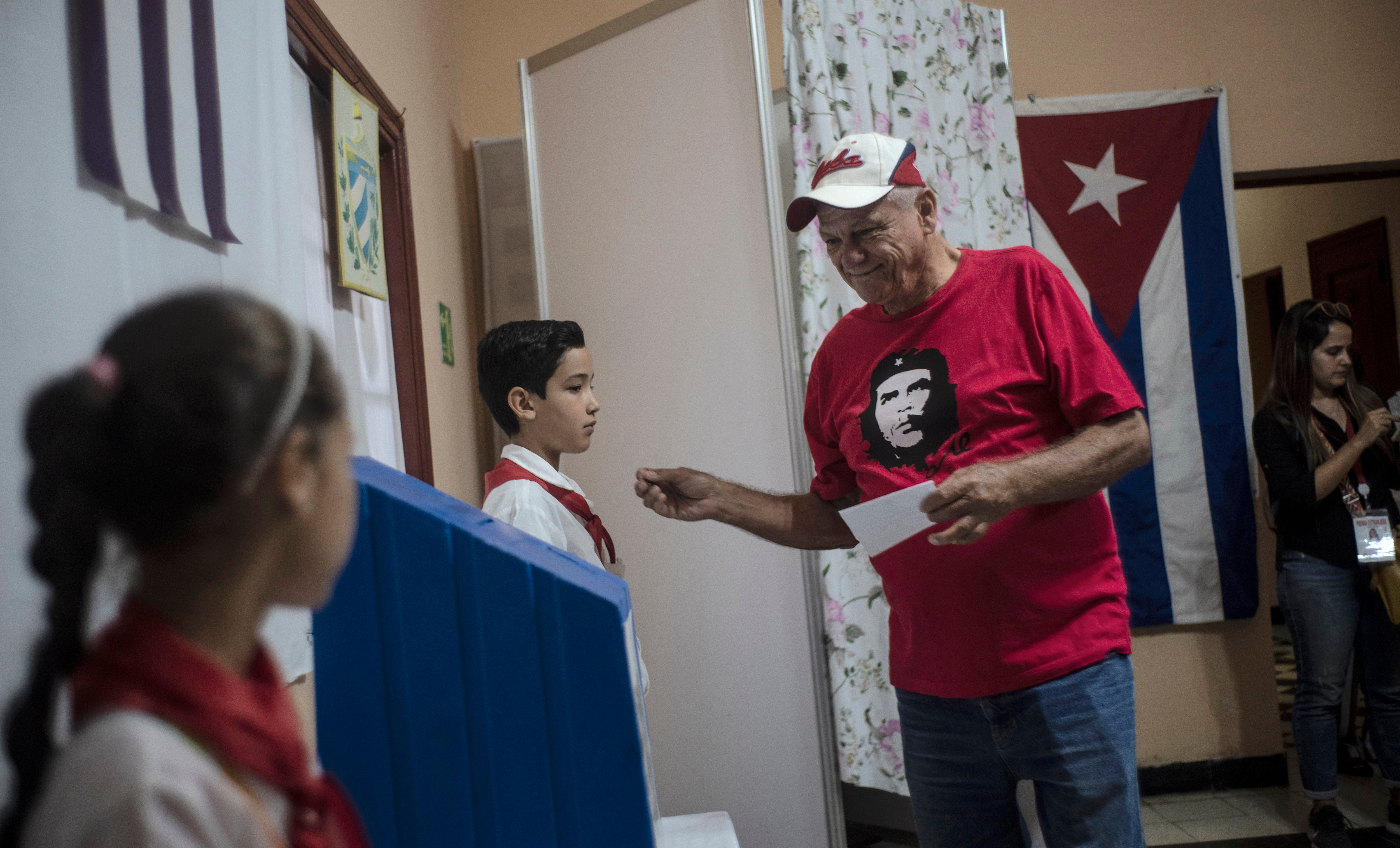 Küba da seçim heyecanı! Katılım oranları nasıl?