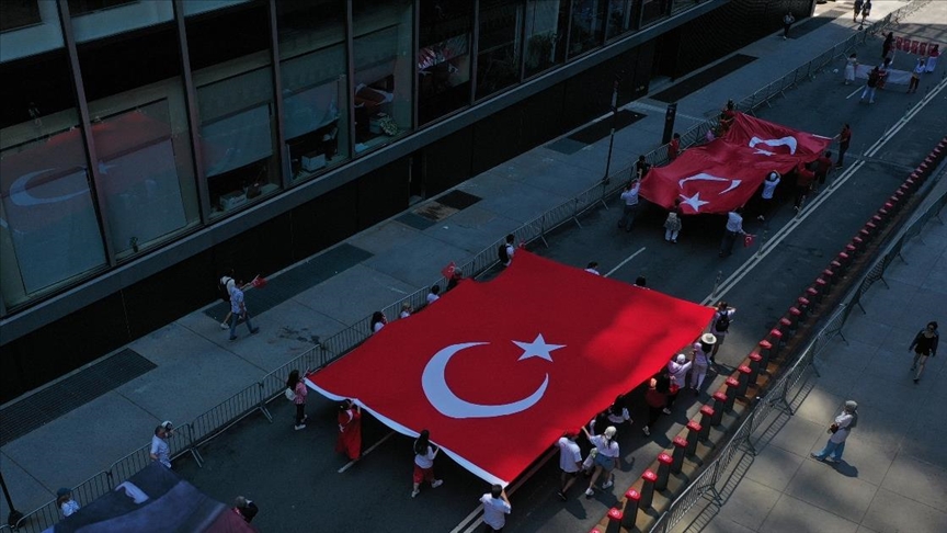Cumhurbaşkanlığı İletişim Başkanlığı New York ta  Türk Günü Yürüyüşü  düzenledi