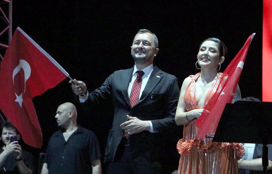 Melek Mosso konseri gündem olmuştu... AK Partili Cüneyt Yüksel den istifa sonrası ilk açıklama!
