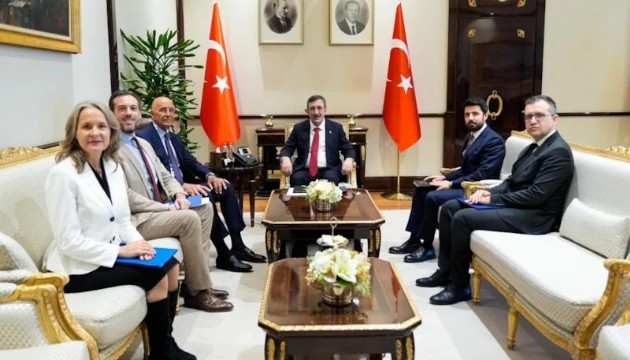 Cevdet Y�lmaz,  Tom Barrack ile bir araya geldi