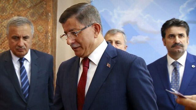 AK Parti li vekilden Davutoğlu na sert sözler