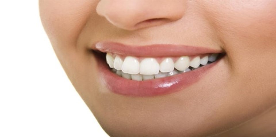 Diş beyazlatıcı tozlar zararlı mı?