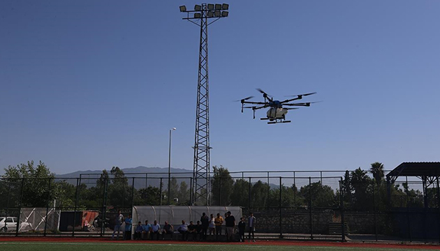 Öğrencilerden tarım arazileri için ilaçlama dronu!