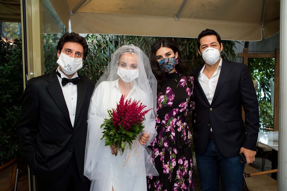 Virüs ünlü oyuncunun düğününe engel olmadı!