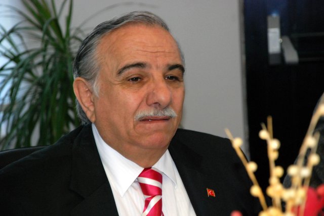 Emekli rektör Dr. Okumuşoğlu 117 bin lira dolandırıldı!