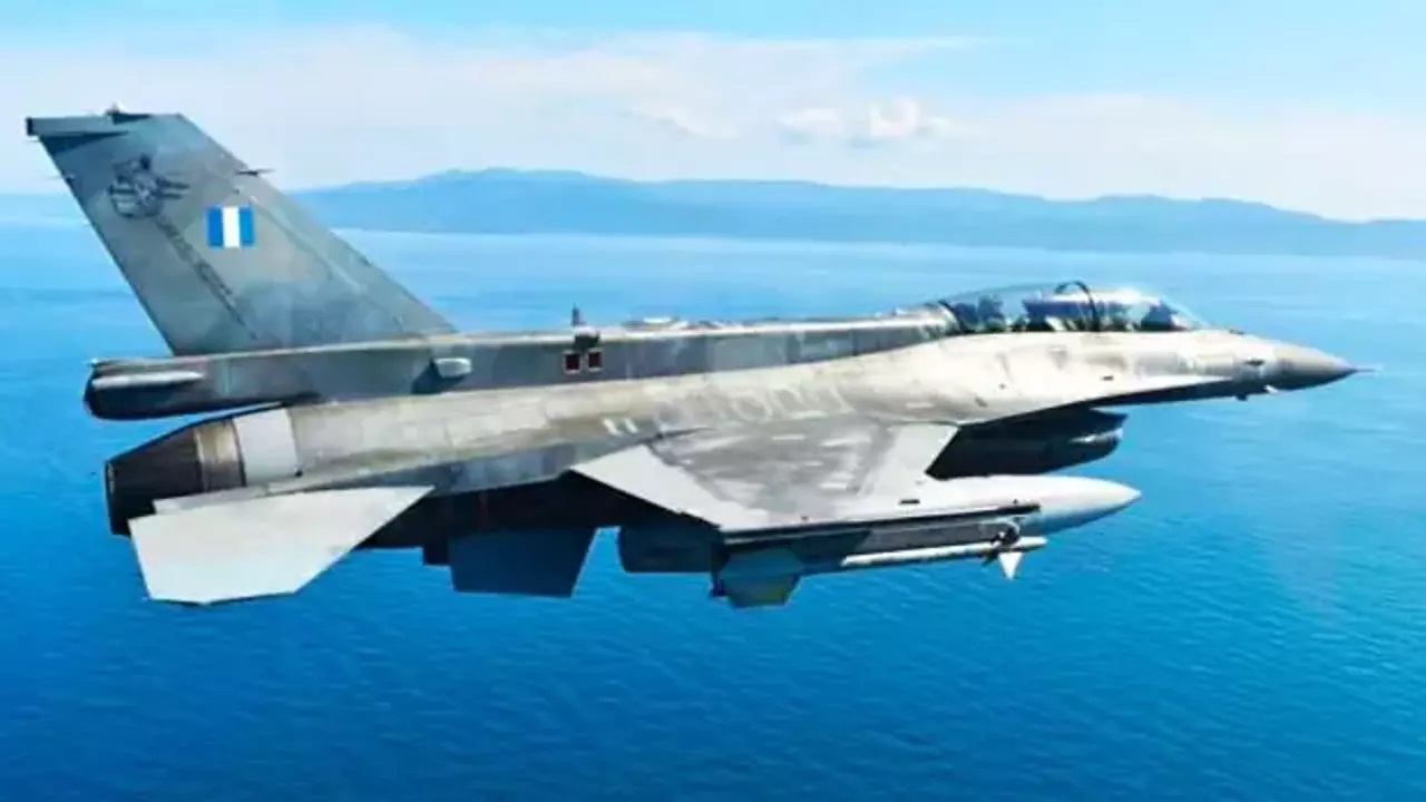 Yunan F-16 savaş uçağı düştü!