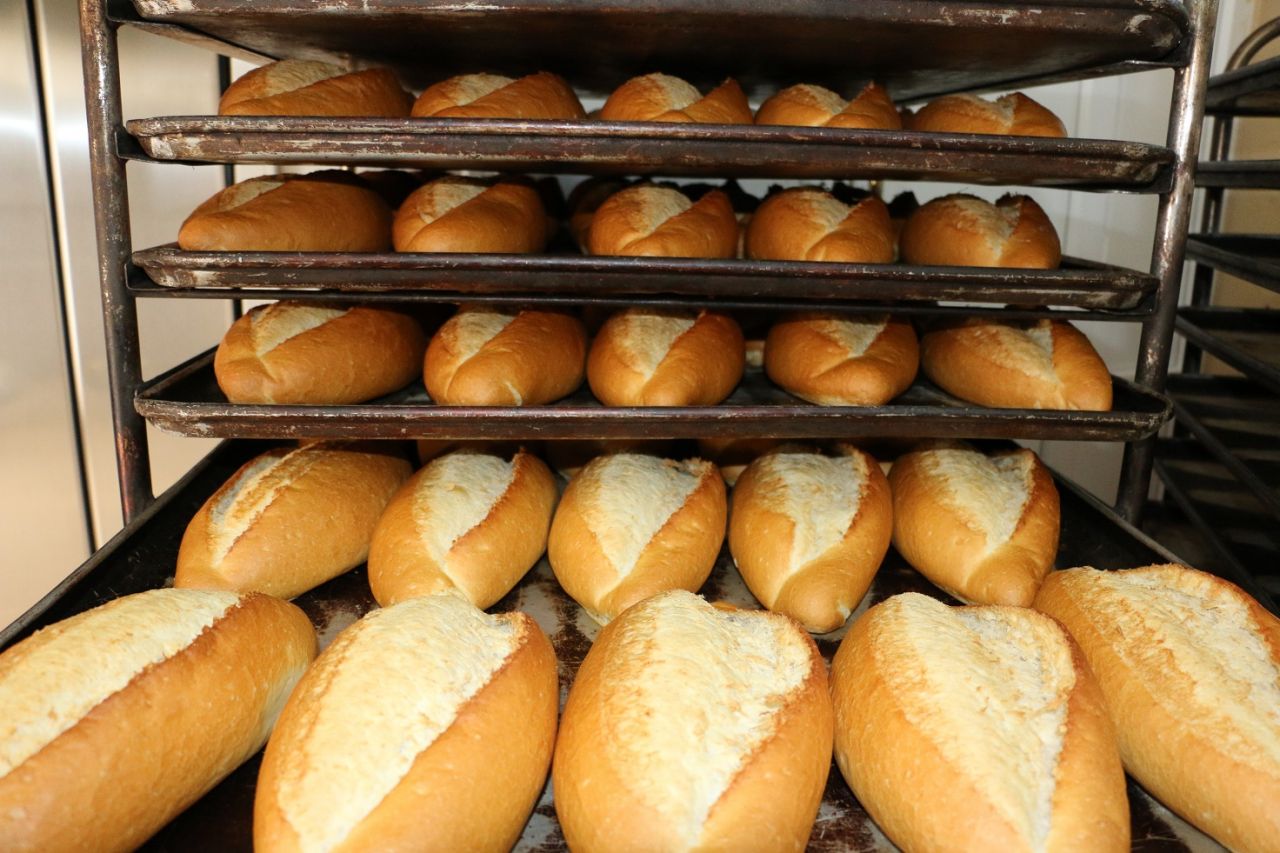 Ekmek üretimi devam ediyor