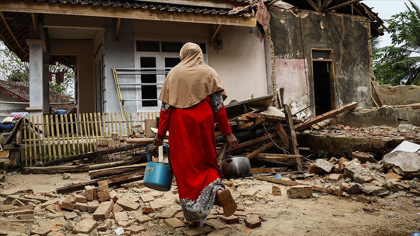 Endonezya daki depremde ölü sayısı artıyor