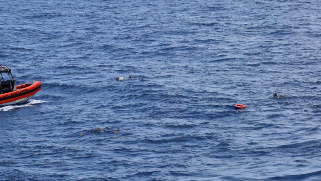 Tunus açıklarında tekneleri alabora olan göçmenlerden 663’ü kurtarıldı