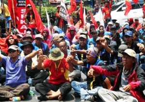 Endonezya da 2 milyon işçi grev başlattı!
