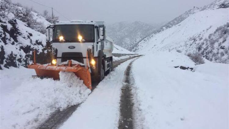 Şırnak’ta kar nedeniyle Tanin Geçidi ulaşıma kapandı